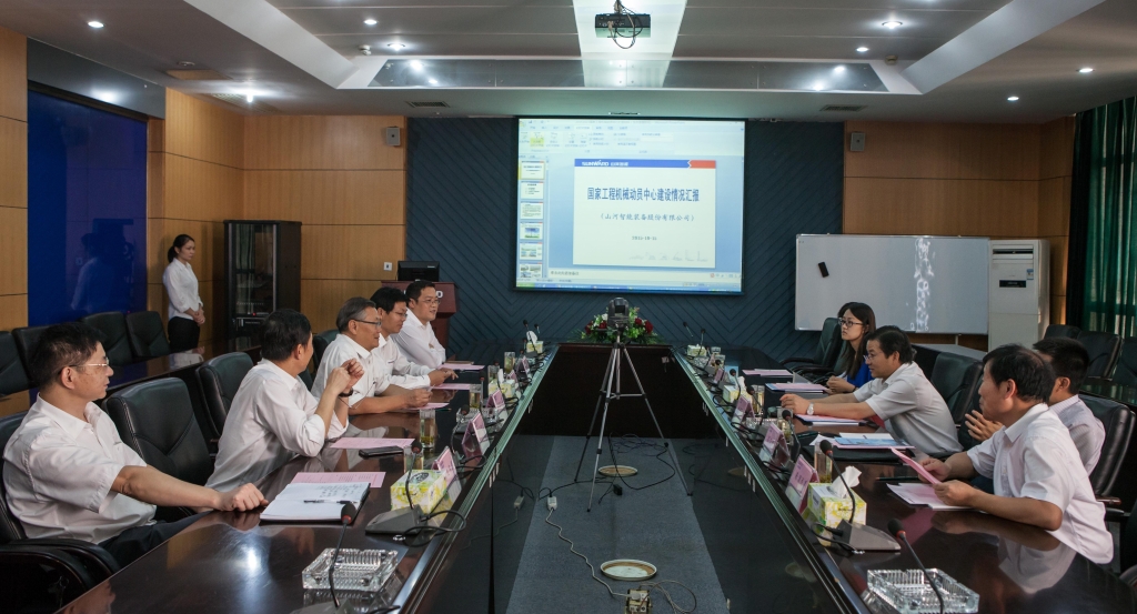 国度发改委国防司徐建平副司长一行到必发集团智能调研