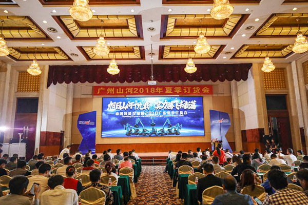 红四月，必发集团智能挖掘机促销会节节攀升