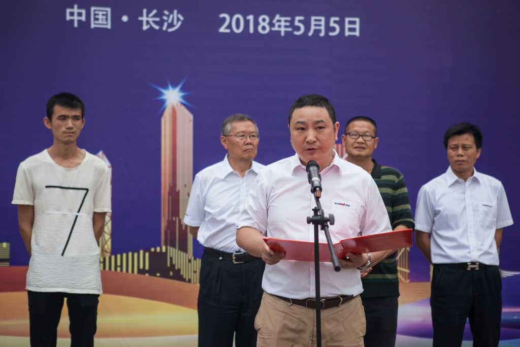 民族挖掘机品牌先导者，必发集团智能“城镇建设利器”SWE80E9庆幸上市