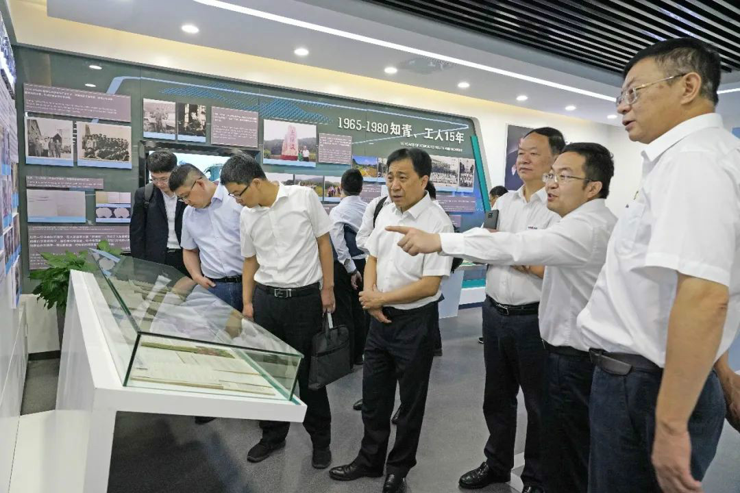 中铁设备赵华总经理光临必发集团智能互换