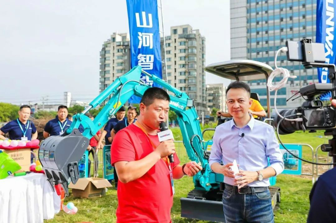 2020全球微挖大会 必发集团智能精品微挖赢得满堂彩