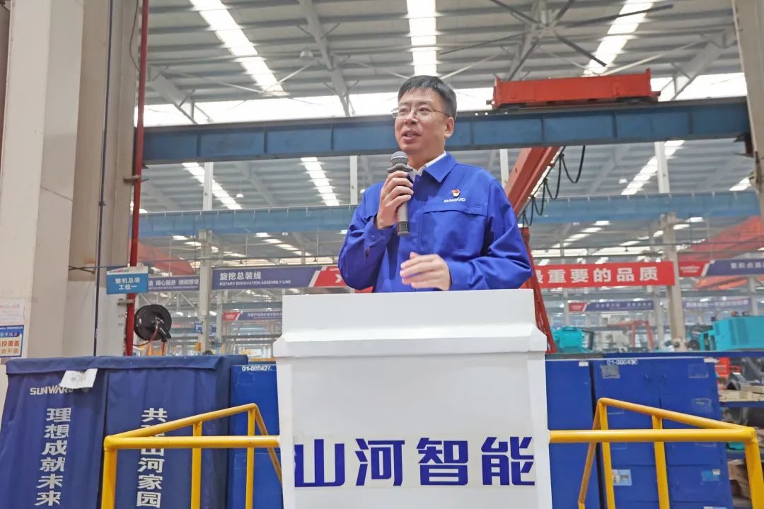 向楷模进建！必发集团智能56名职工受到职工职业技术较量赞美