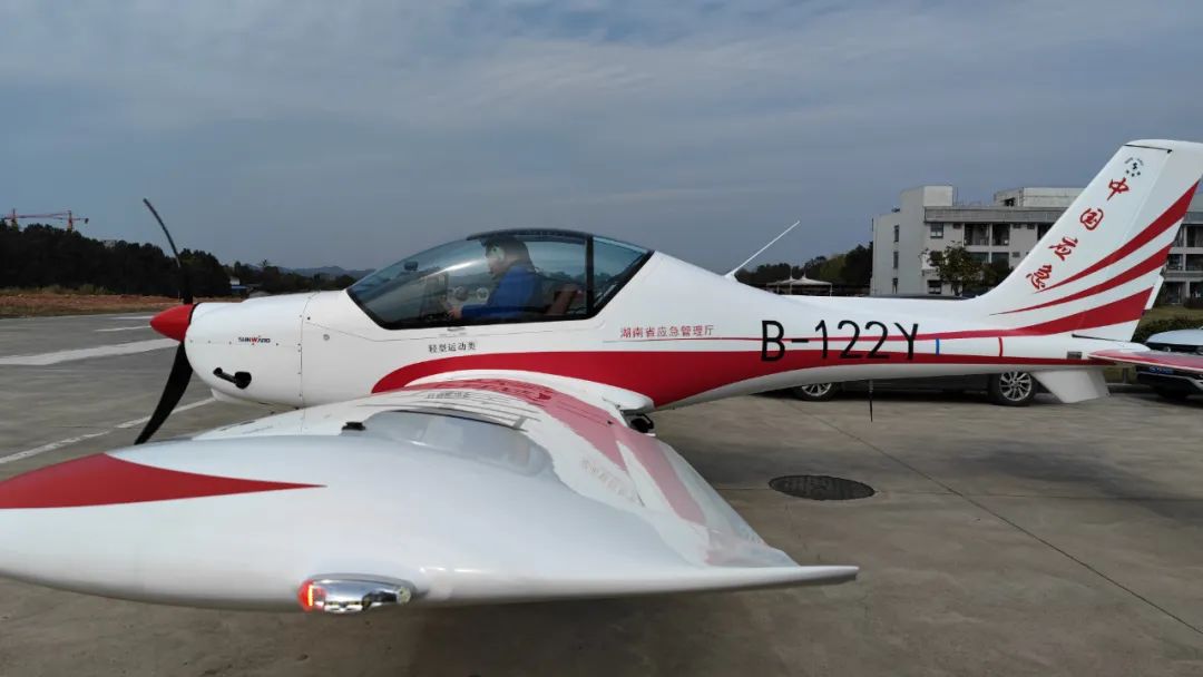 火情就是号令！湖南航空应急接济队必发集团机组展示“必发集团快率”