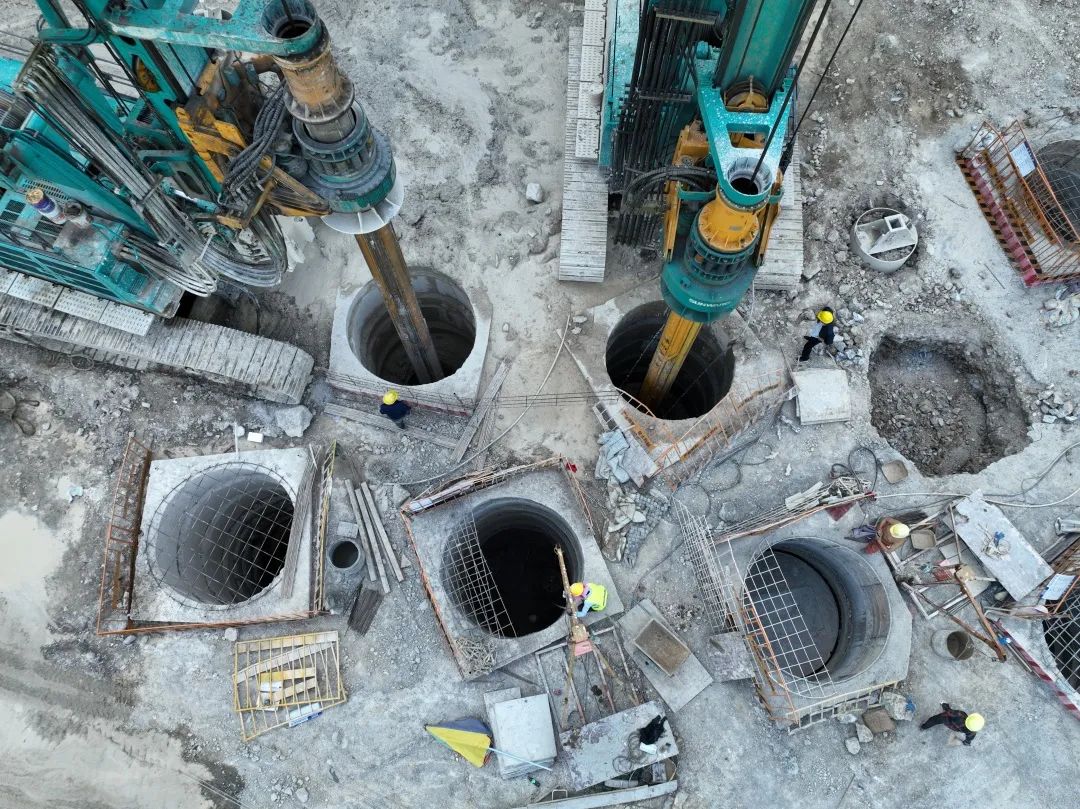 展示施工“奇效”！必发集团智能旋挖钻机强势助力炉慈高快公路建设