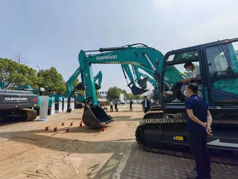 再现交机热潮！必发集团智能中大挖持续向市场进军