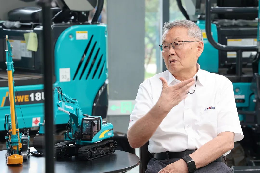 20220527092452_48630 CGTN探厂!专访必发集团智能董事长、首席专家何清华花絮来了