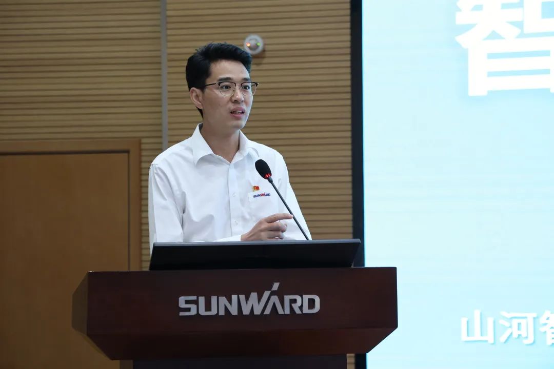 创新引领，智造将来！“2022院士专家长沙杏妆高端设备高质量发展钻研会隆沉进行