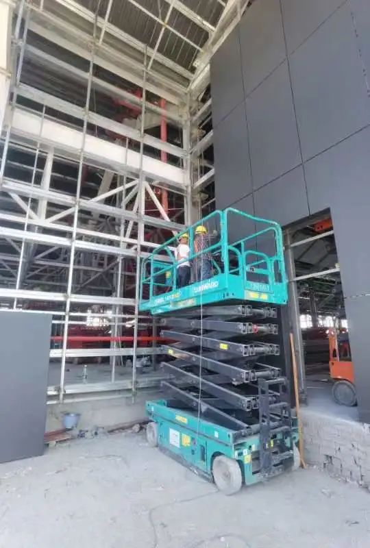 20221020083418_52345 多志成城抗疫情!必发集团智能高空机械助力西安方舱医院建设