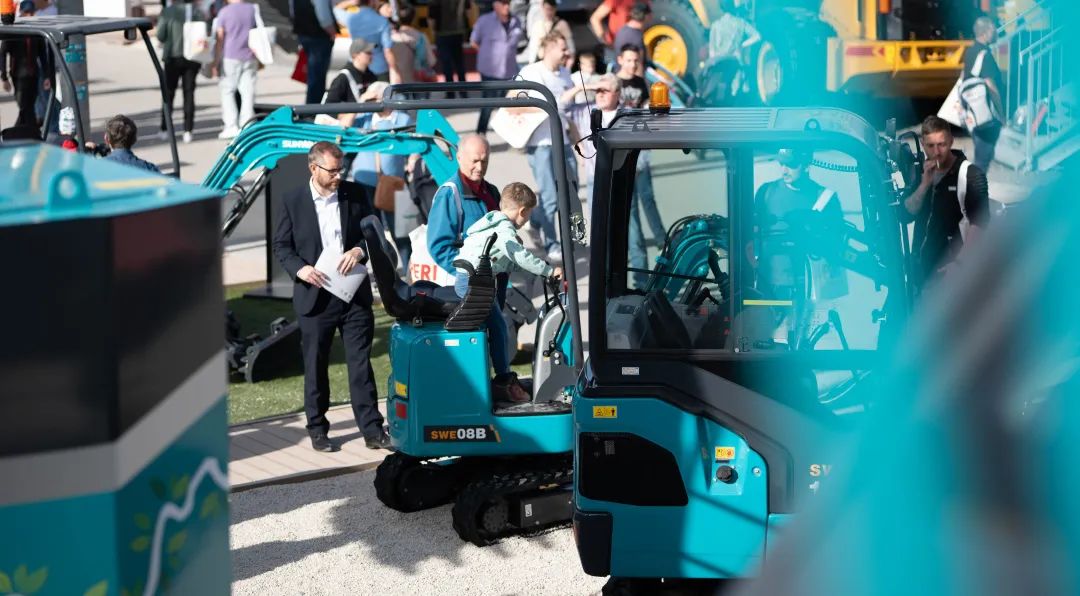 Bauma 2022 | 一组火热现场图带您沉温必发集团智能德国宝马展之旅