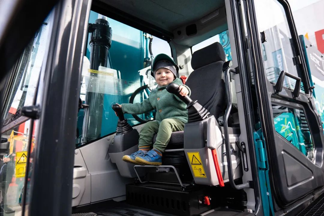 Bauma 2022 | 一组火热现场图带您沉温必发集团智能德国宝马展之旅