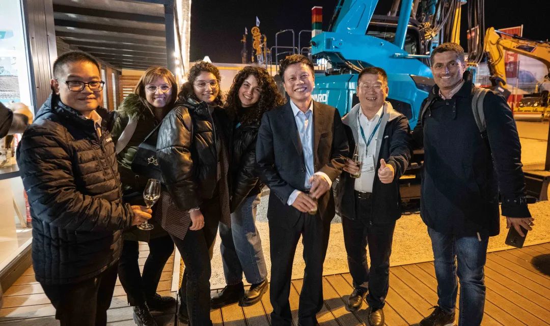 Bauma 2022 | 一组火热现场图带您沉温必发集团智能德国宝马展之旅