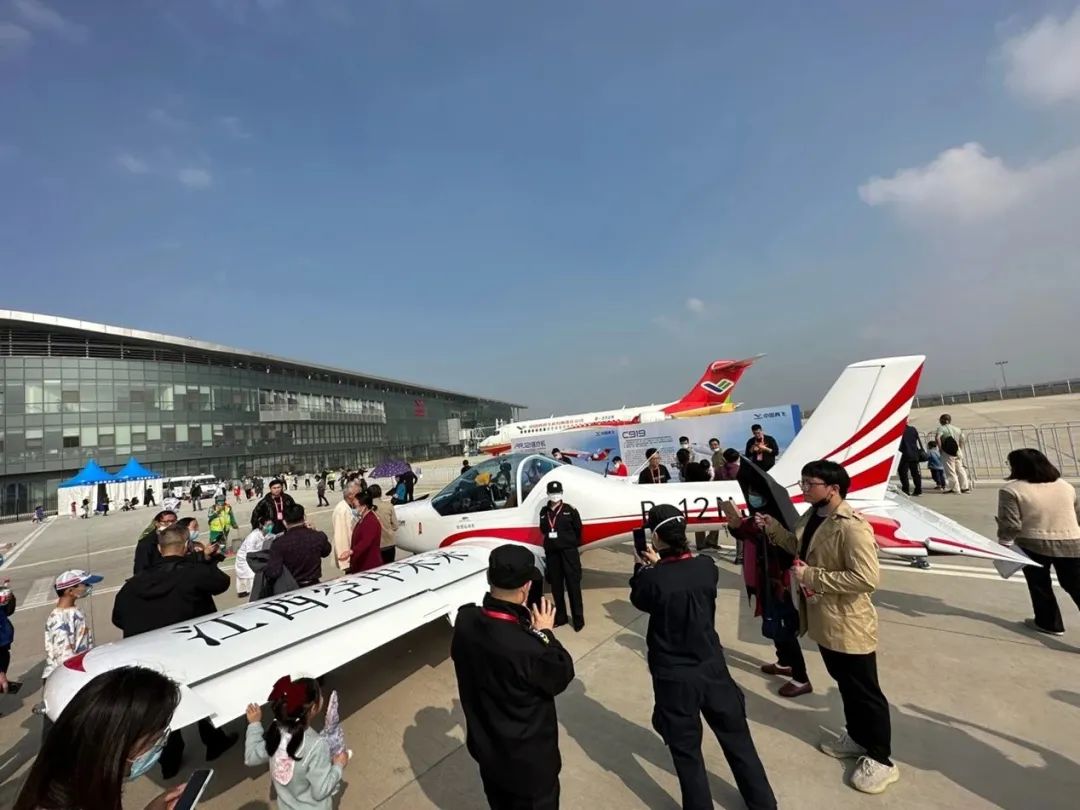逆势飞舞！必发集团航空携手合作同伴亮相2022资阳飞行大会