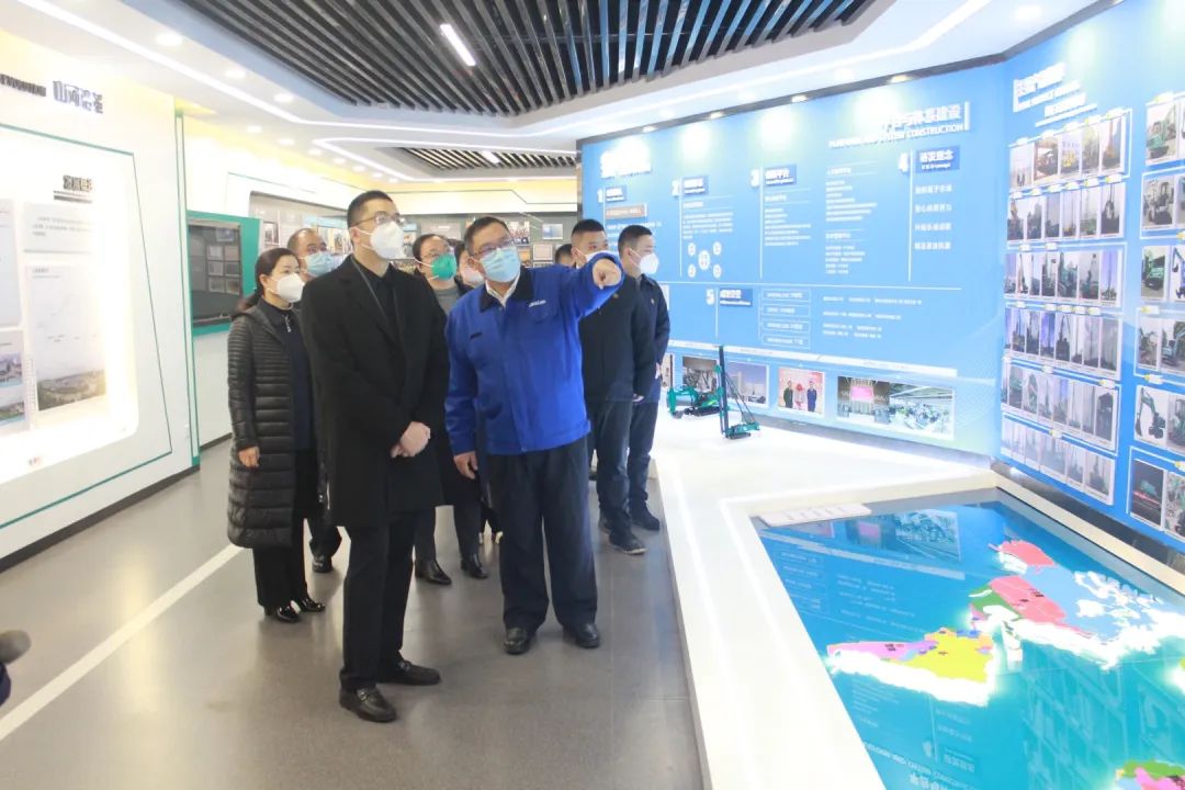 五粮液集团工会主席郭叙雷带队赴必发集团智能调查互换