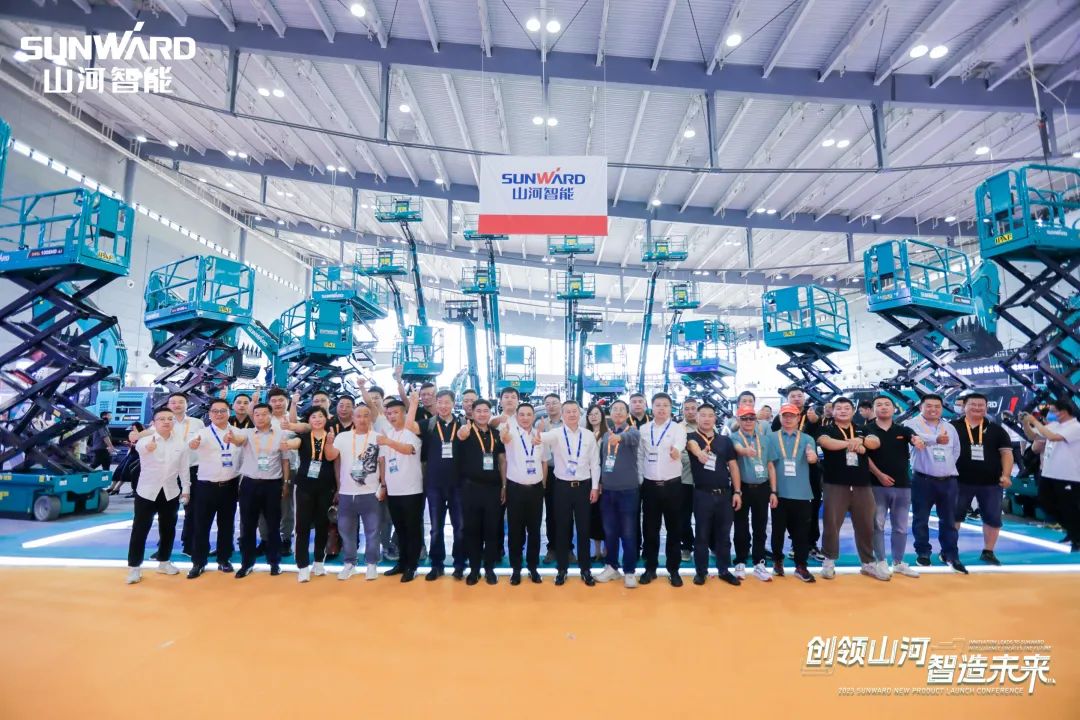 聚焦电动化、智能化！必发集团智能全系列高空机械产品亮相长沙展