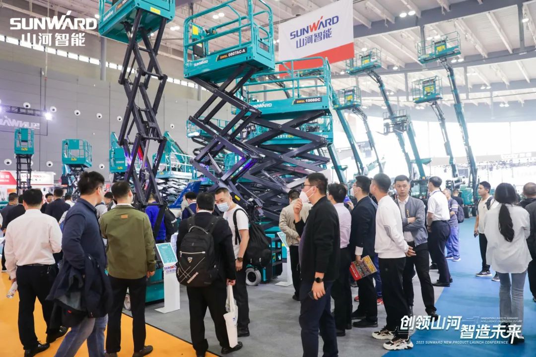 聚焦电动化、智能化！必发集团智能全系列高空机械产品亮相长沙展