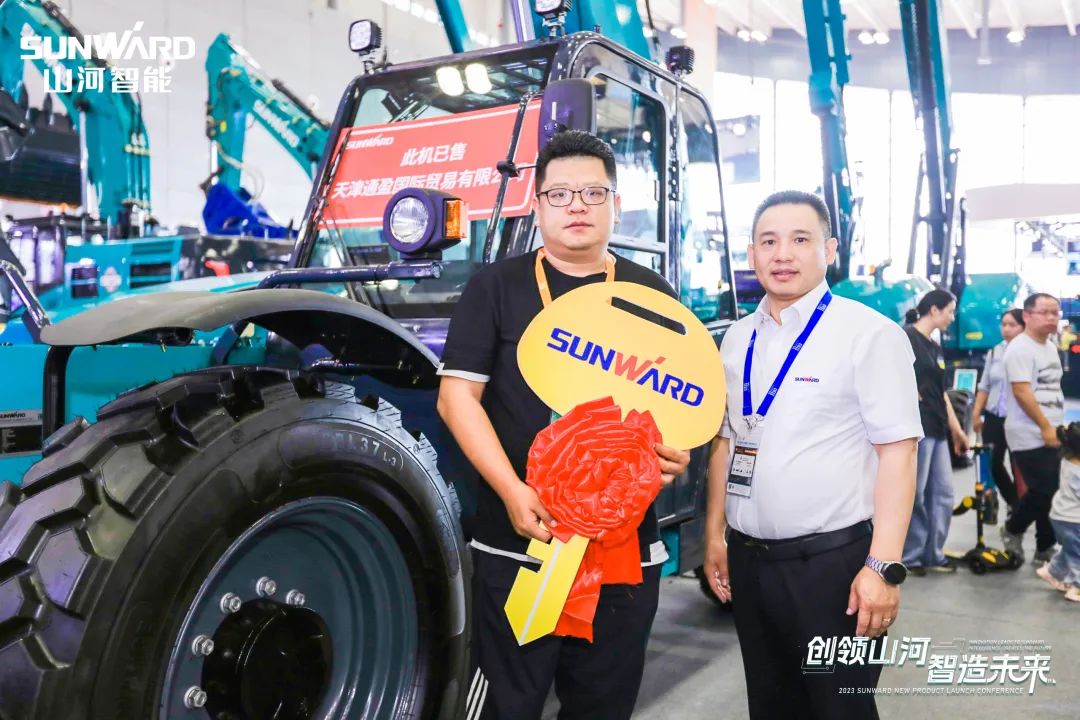 聚焦电动化、智能化！必发集团智能全系列高空机械产品亮相长沙展