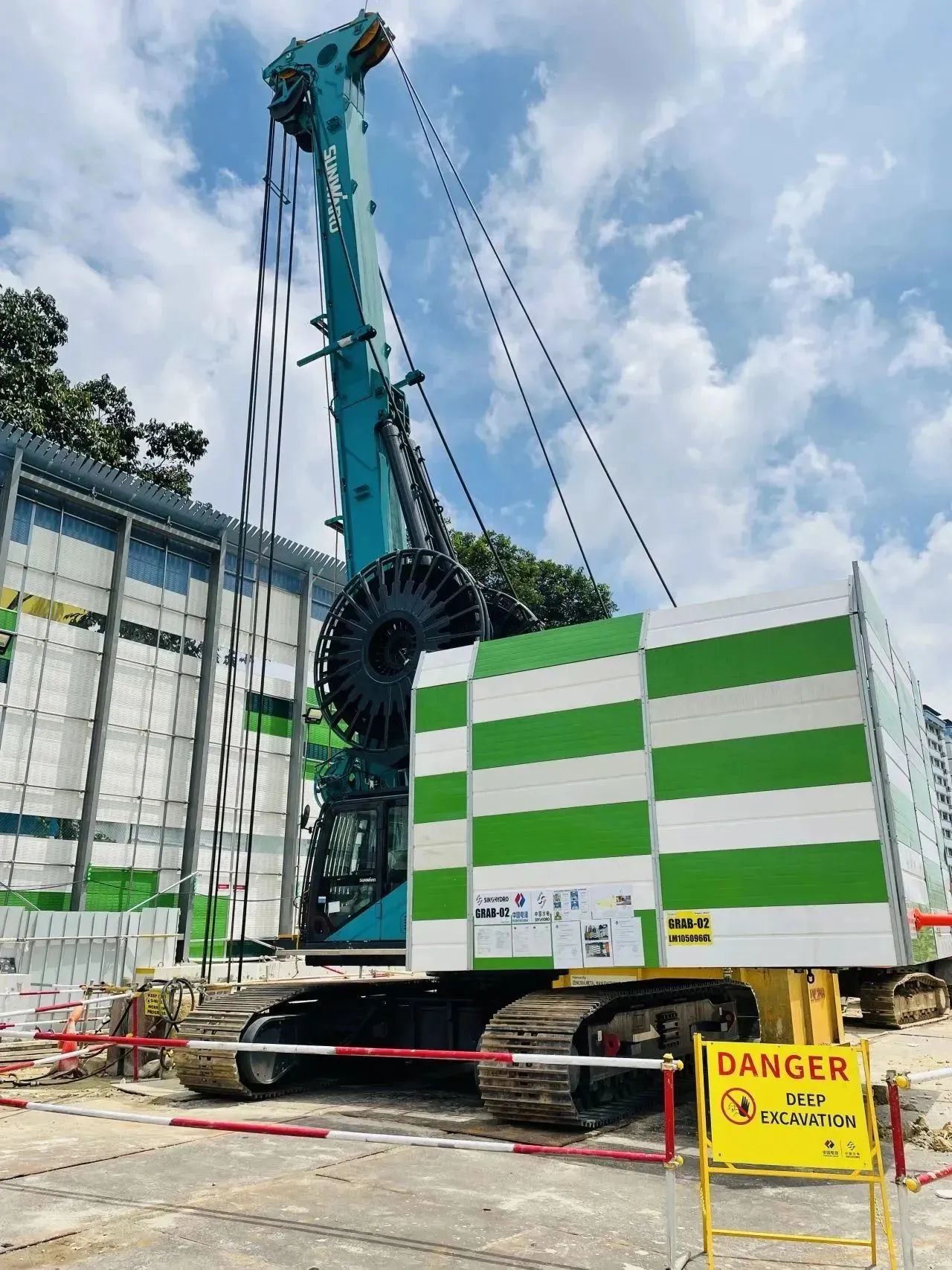 20230810175015_94185 助力国内国际沉大工程!必发集团智能液压抓斗实力“出圈”
