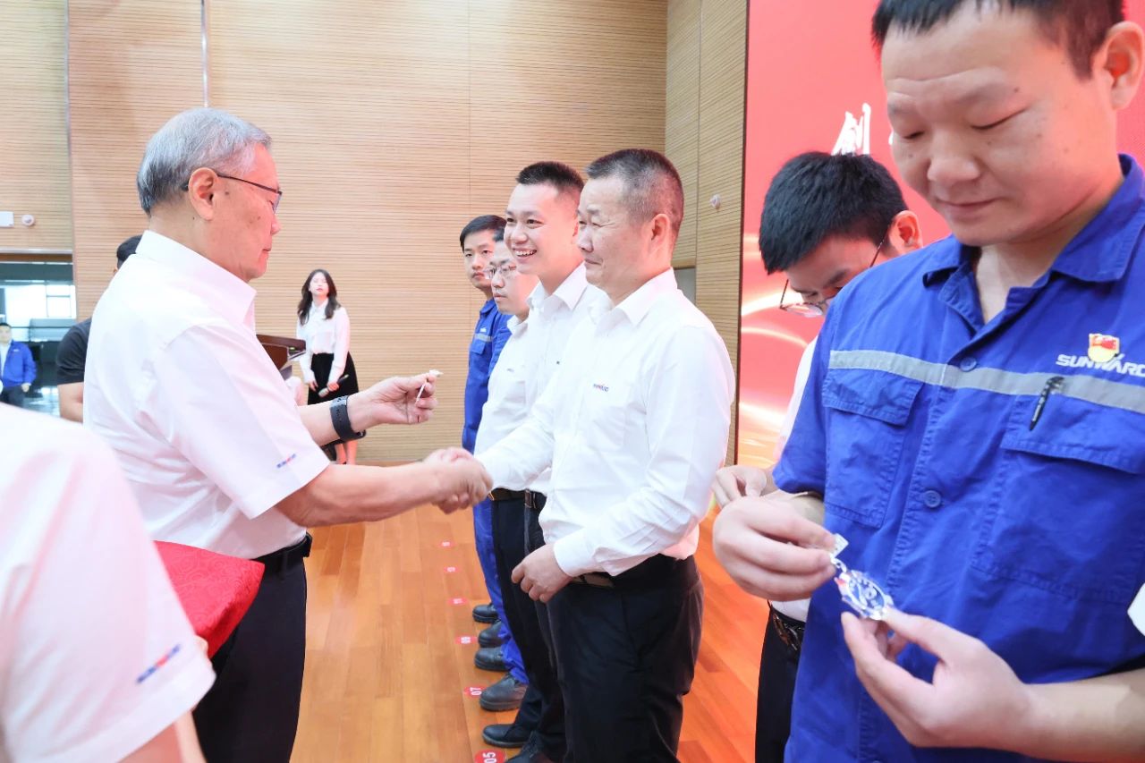 强信念 聚合力 共建美好家园——庆祝必发集团智能成立24周年赞美大会隆沉召开