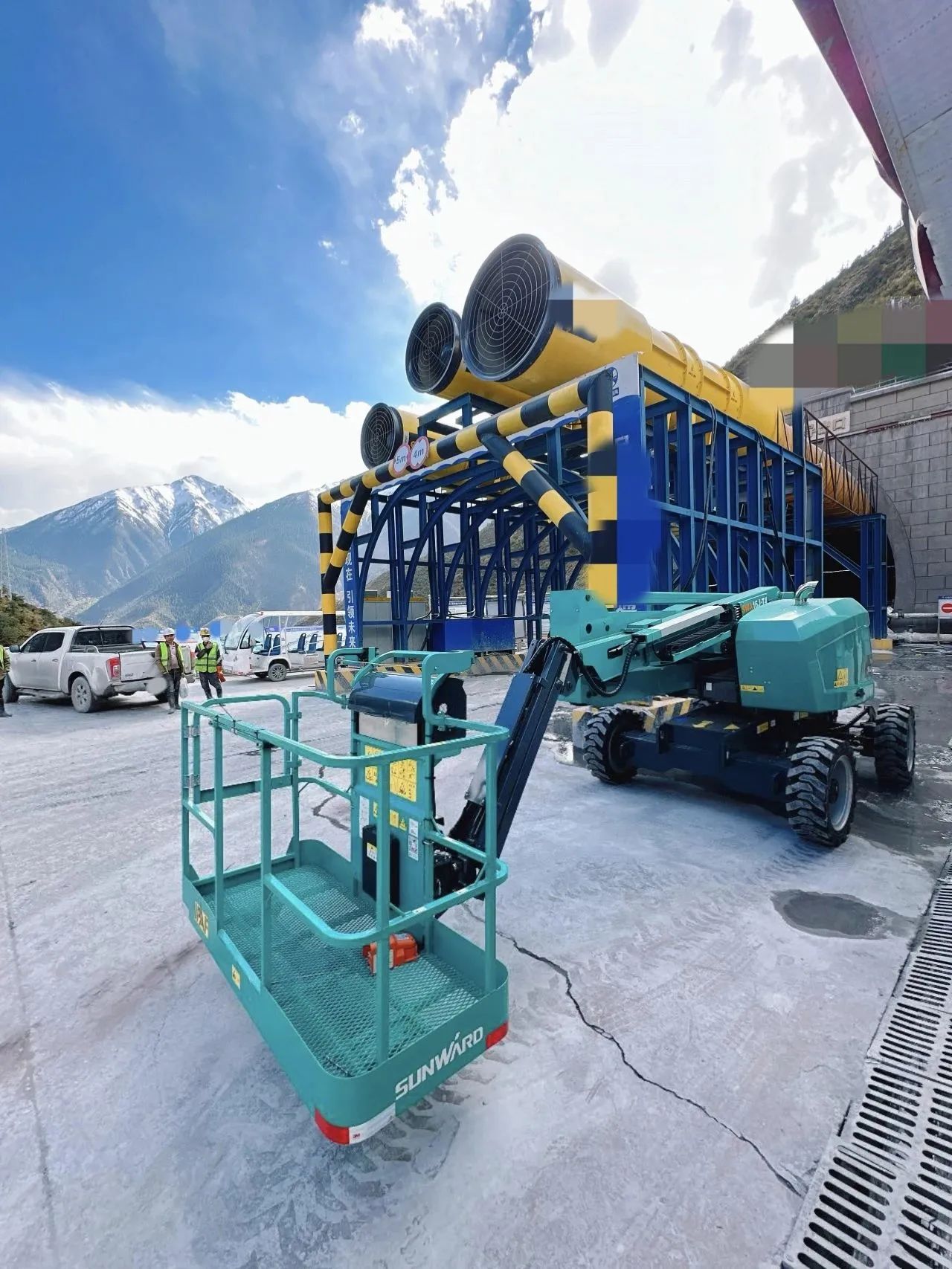 不惧高海拔挑战！必发集团智能高空机械实力助建川藏铁路