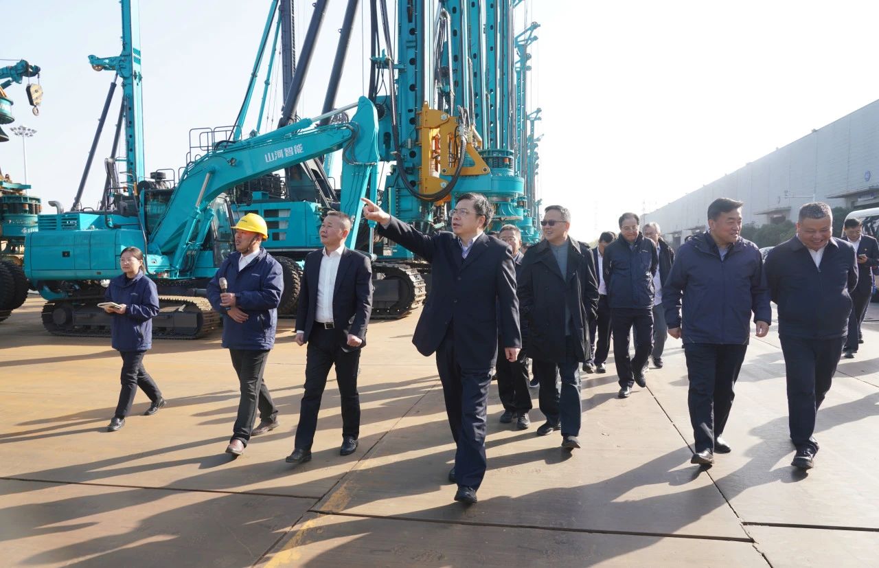 聚焦设备再造作！上海市政协副主席、党组副书记肖贵玉带队调研必发集团智能