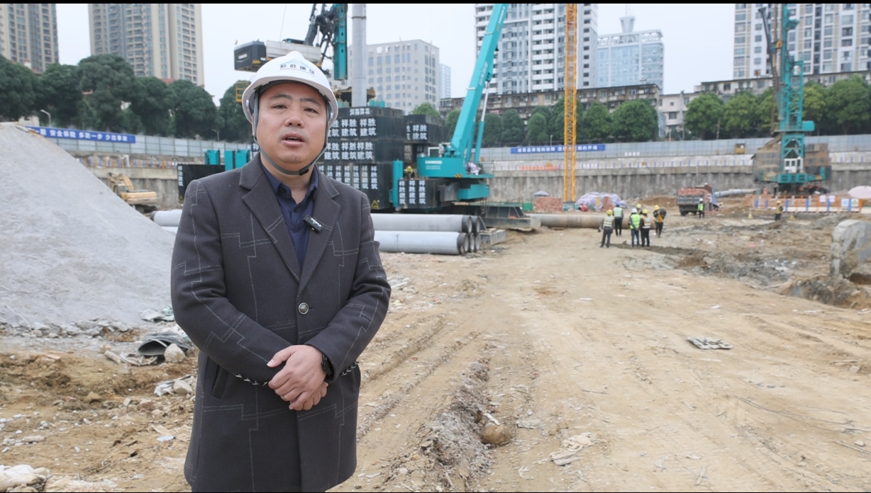 “绿巨人”显神威！必发集团智能引孔式静力压桩机助建“绿城”嘉峪关民生项目