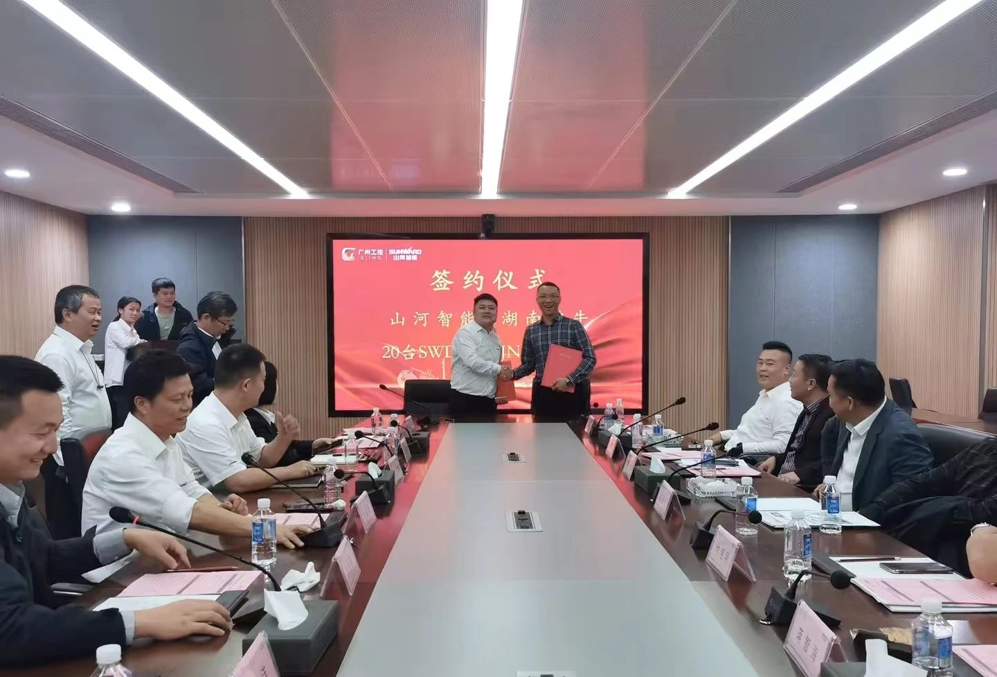 行业隆冬现暖阳！现场签购20台旋挖钻机，必发集团智能携手湖南骏牛助力国度电网项目建设