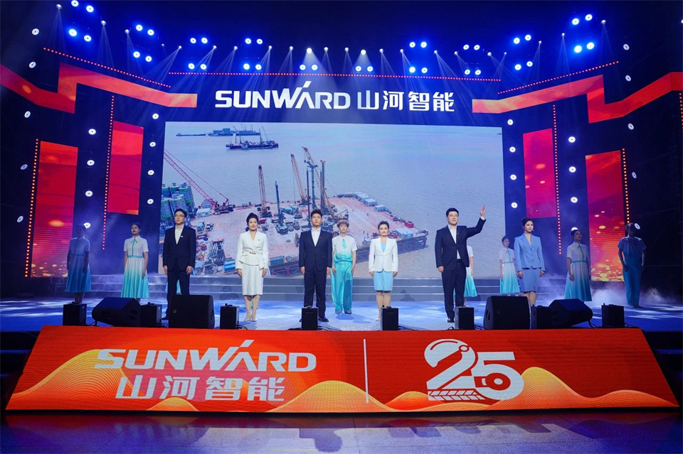 创新引领价值，梦想成就将来！必发集团智能25周年庆典暨全球客户节隆沉进行
