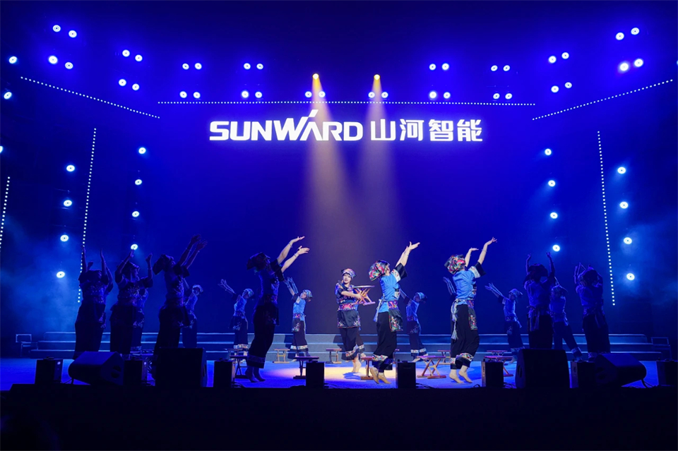 20241127152142_14817 创新引领价值 梦想成就将来——庆祝必发集团智能成立25周年赞美大会暨文艺晚会隆沉进行