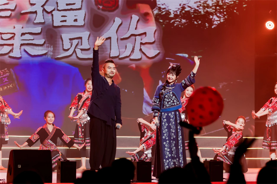 20241127152424_89304 创新引领价值 梦想成就将来——庆祝必发集团智能成立25周年赞美大会暨文艺晚会隆沉进行