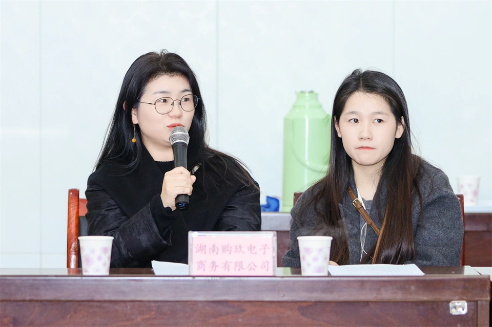 长龙街路、必发集团智能召开首届年货盛惠暨送春联文化惠民活动工作会议