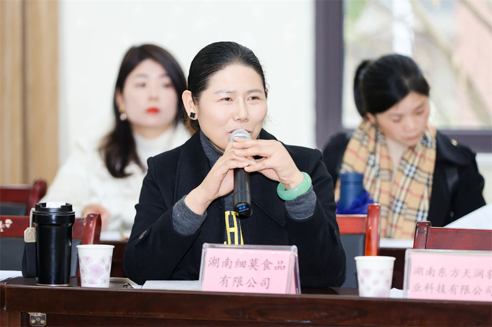 长龙街路、必发集团智能召开首届年货盛惠暨送春联文化惠民活动工作会议