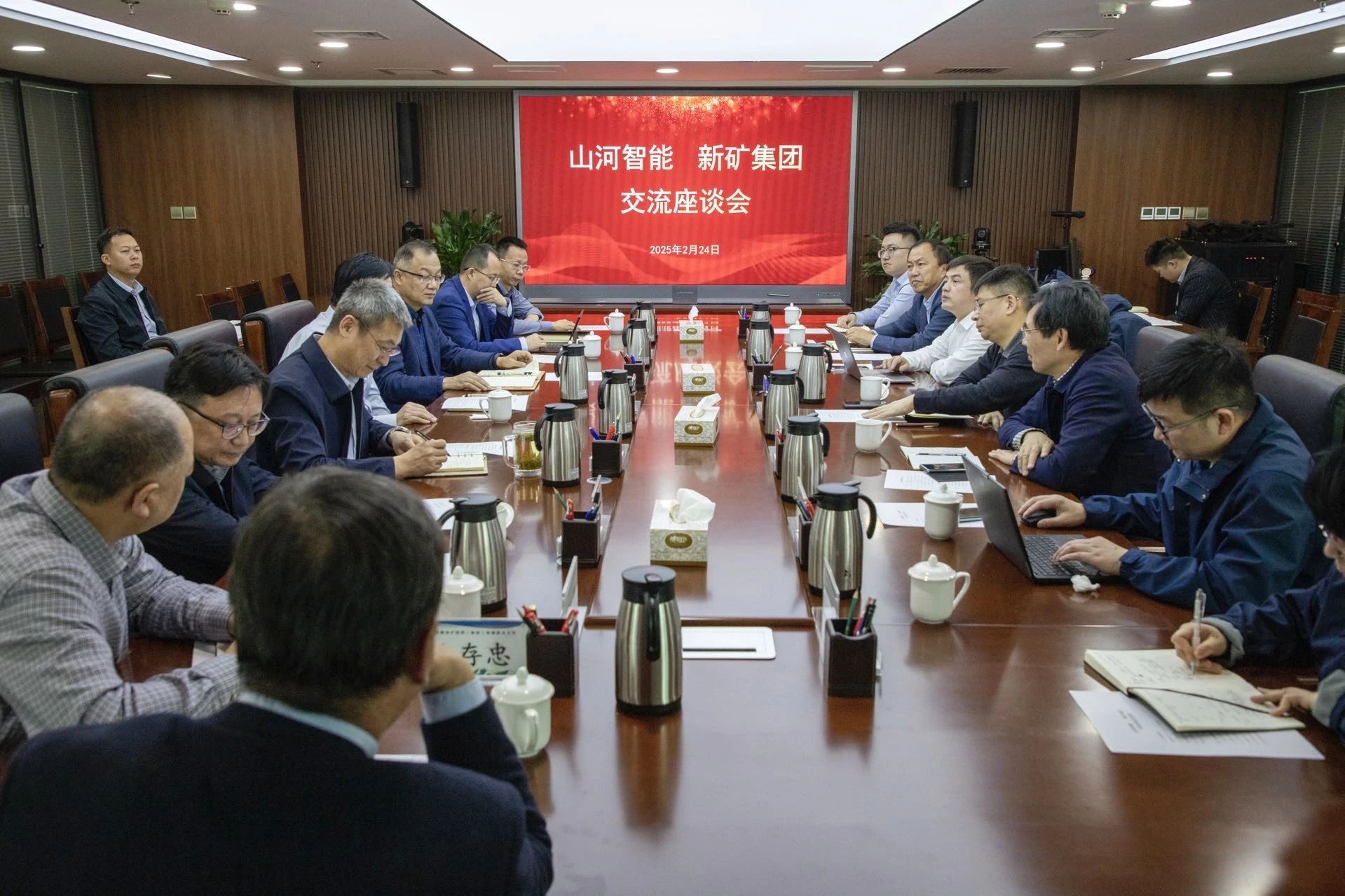 共筑智慧矿山，必发集团智能董事长付向东率队赴新疆造访新矿集团、八钢矿业