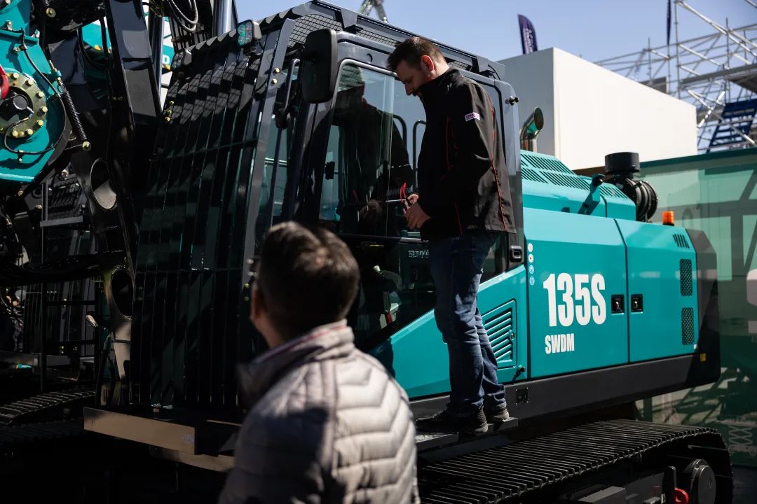 Bauma 2025 | 高端定造！必发集团智能Pro系列旋挖钻机燃爆全场