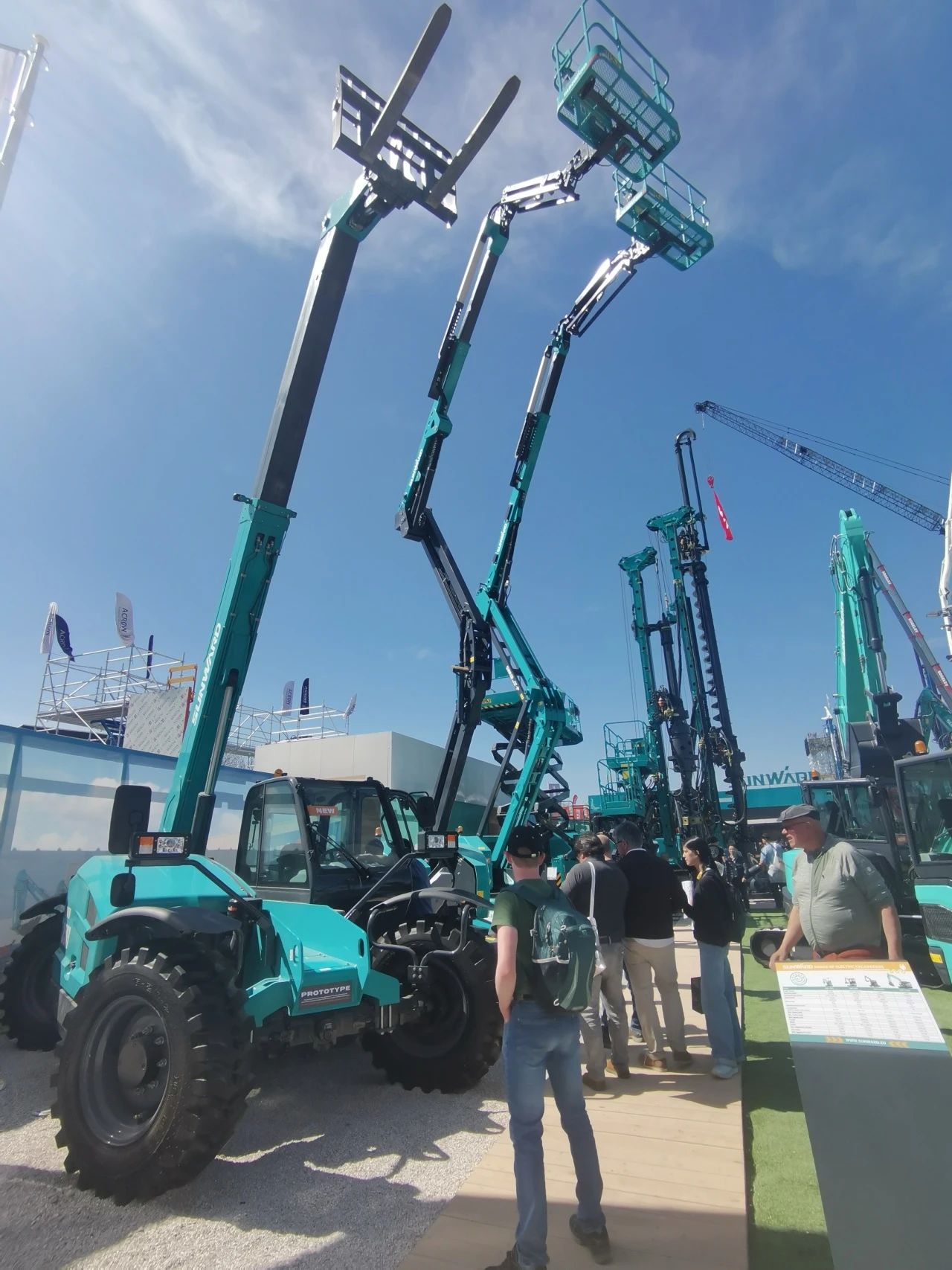 必发集团智能高空机械闪灼Bauma 2025! 新能源技术与创新产品获全球瞩目