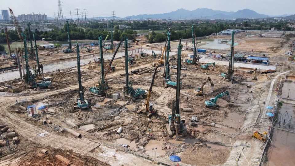 近20台“必发集团绿”设备实力集结，助力广佛西环工程建设跑出“加快率”