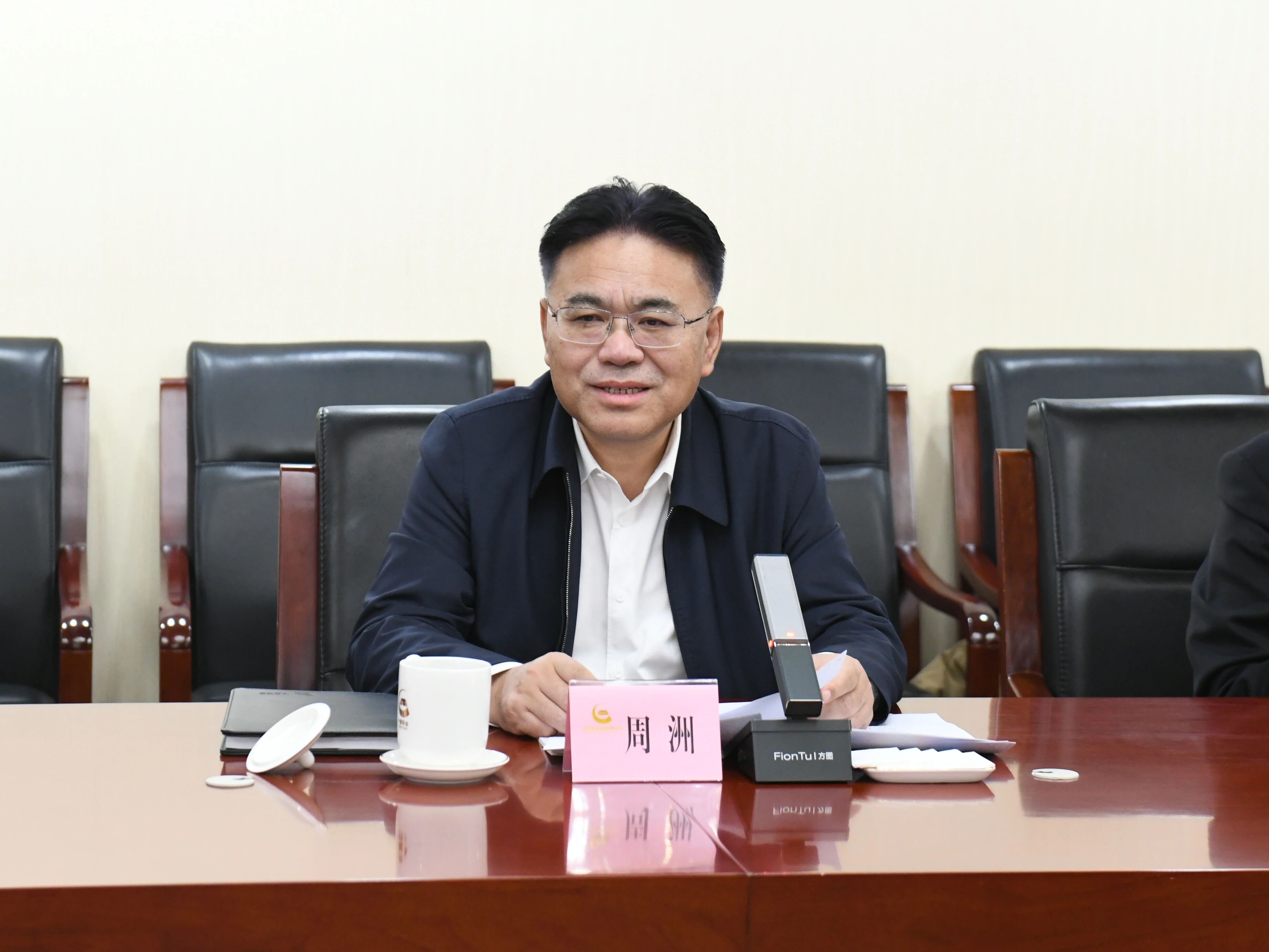 昭通工控集团董事长景广军率必发集团智能团队到中国黄金集团造访互换