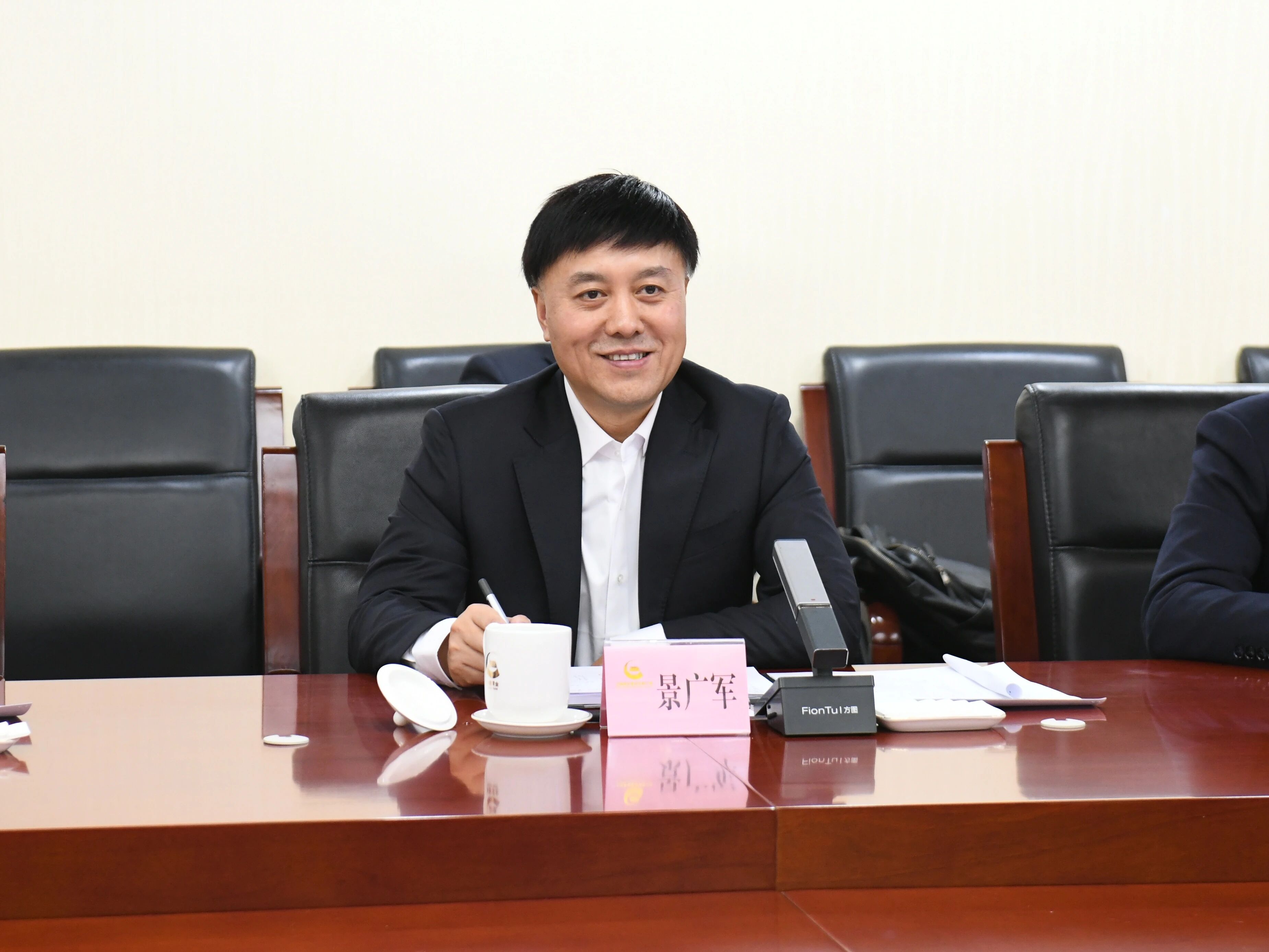 昭通工控集团董事长景广军率必发集团智能团队到中国黄金集团造访互换