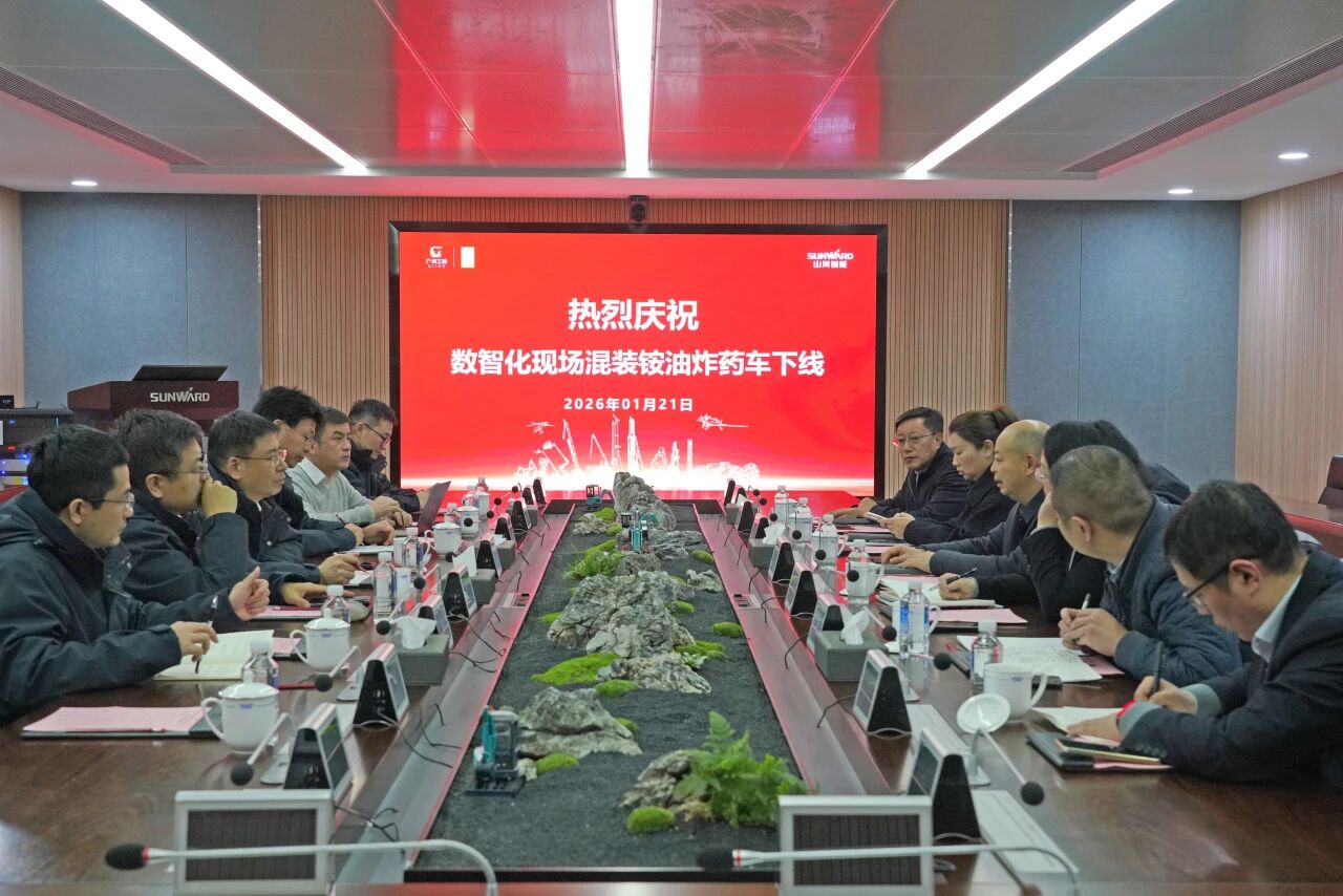 数智化现场混字油火药车下线!必发集团智能与易普力携手共筑智能矿山新篇章