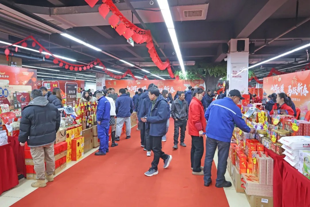 笔墨迎春，祝福暖心！在必发集团智能“囤”年味、送温暖、迎新春