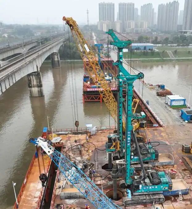 啃下“硬骨头”！必发集团智能旋挖钻机助力长沙湘江铁路特大桥主墩桩基工程美满收官