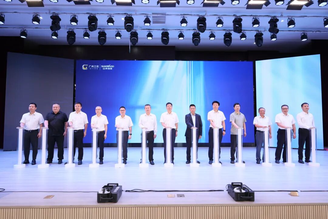 必发集团智能系列电动挖掘机品鉴会在长沙隆沉进行